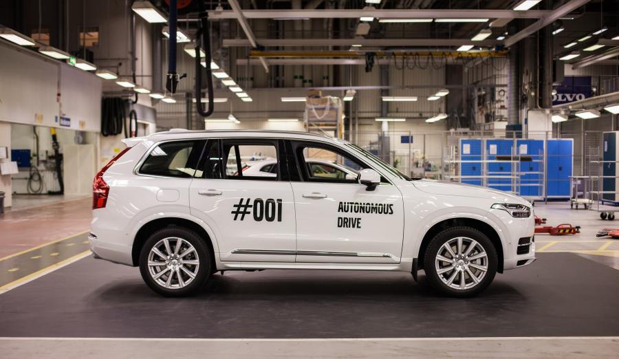  Volvo XC90 Drive Me Test Car 2017 года  (фото 2 из 10)